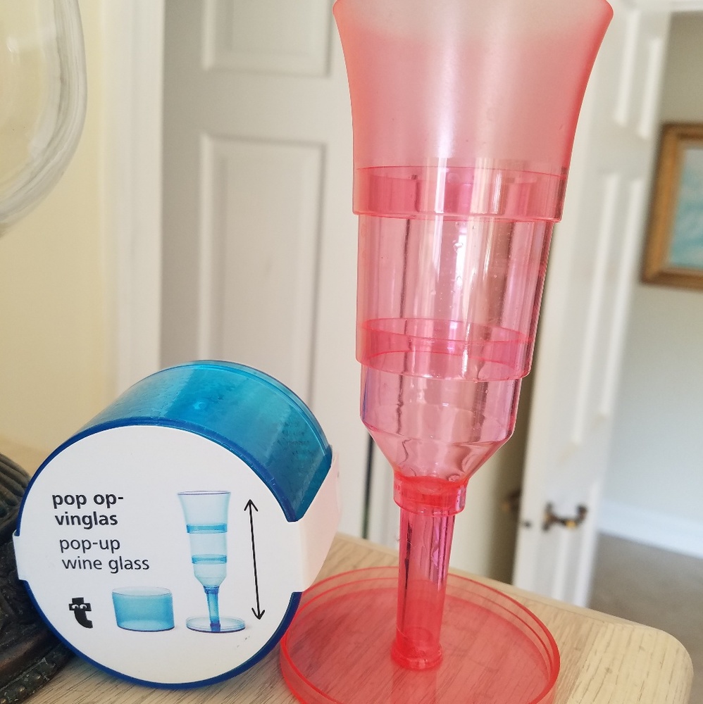 Pop up wine glass
